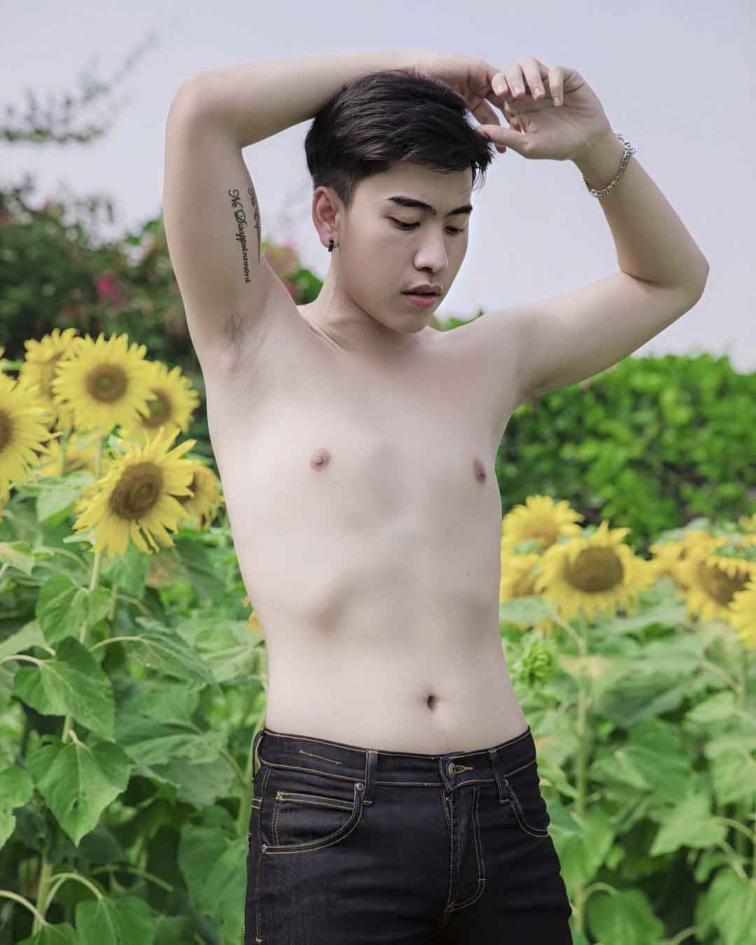 อาโป พลทัต ขาว